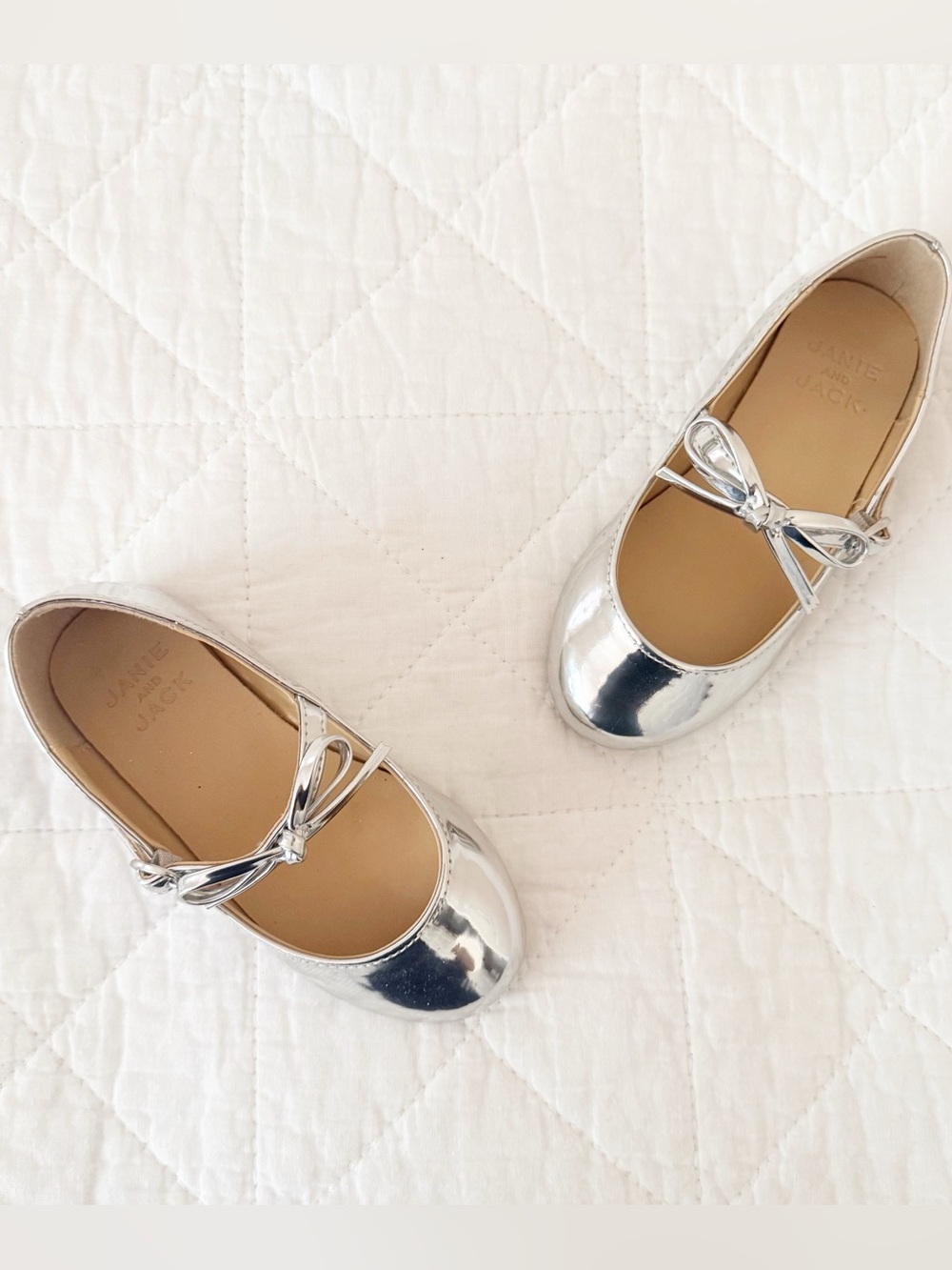 Janie and Jack Girls’ Metallic Silver Bow Ballet Flats 9